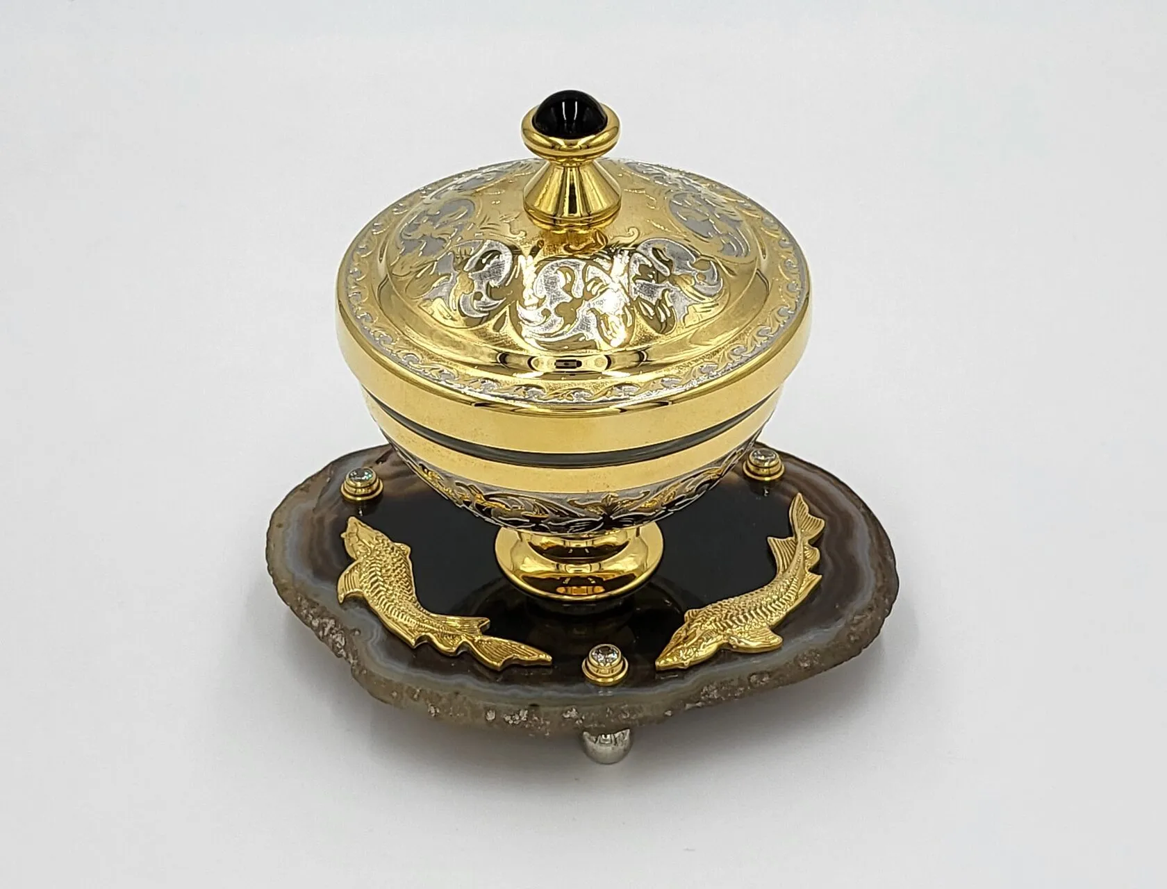 Икорница " Три Белуги"